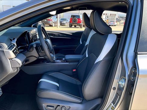 Used 2026 Toyota Camry SE image 8