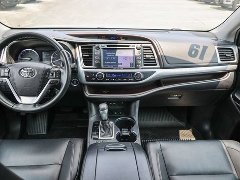 Used 2019 Toyota Highlander XLE AWD/4WD image 6