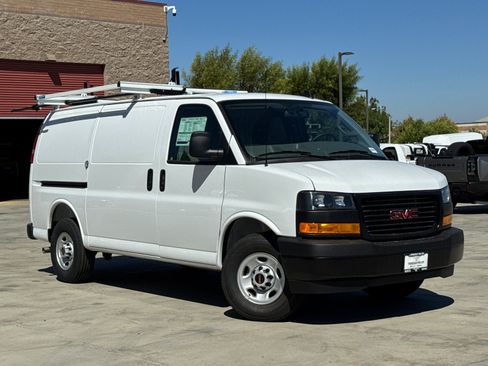 New 2025 GMC Savana 2500 w/ Driver Convenience Package RWD image 2