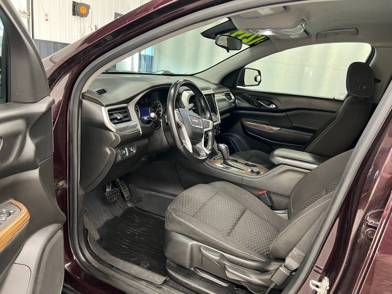 Used 2018 GMC Acadia SLE w/ LPO, Floor Liner Package AWD/4WD image 7