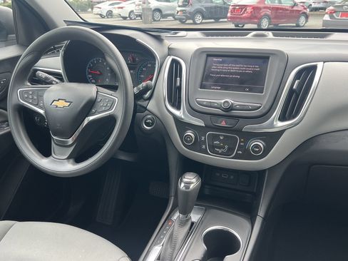 Used 2020 Chevrolet Equinox LS FWD image 2