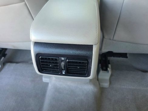 Used 2012 Toyota Camry XLE w/ Leather Pkg FWD image 32