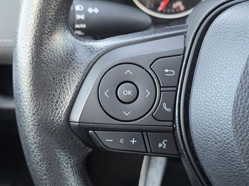 Used 2022 Toyota RAV4 XLE image 17