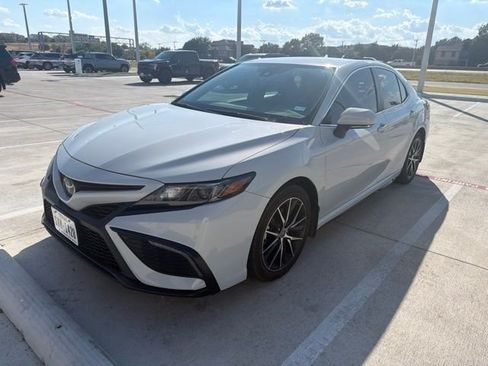Used 2023 Toyota Camry SE w/ Convenience Package FWD image 2