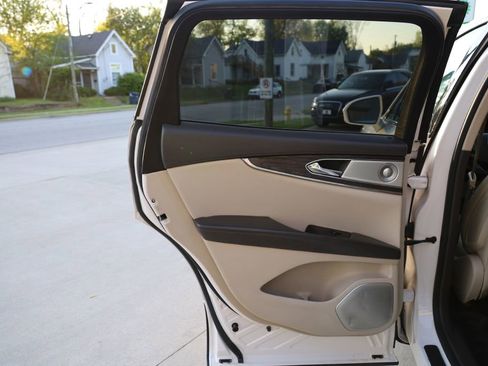 Used 2016 Lincoln MKX Reserve w/ Luxury Package image 17