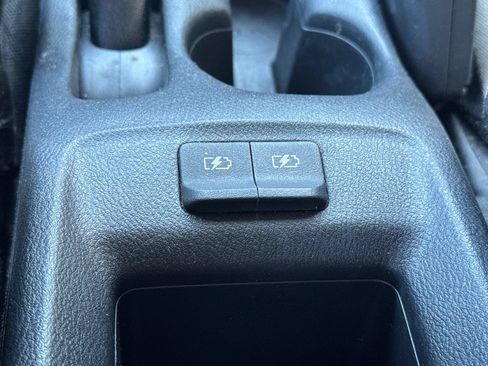 Used 2021 Nissan Versa SV FWD image 43