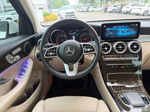 Used 2021 Mercedes-Benz GLC 300 image 2