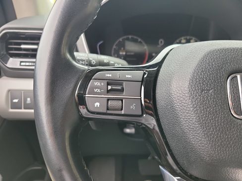 Used 2025 Honda Pilot Touring image 32