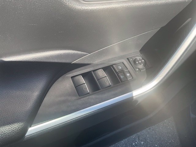Used 2025 Toyota RAV4 XLE AWD/4WD image 9