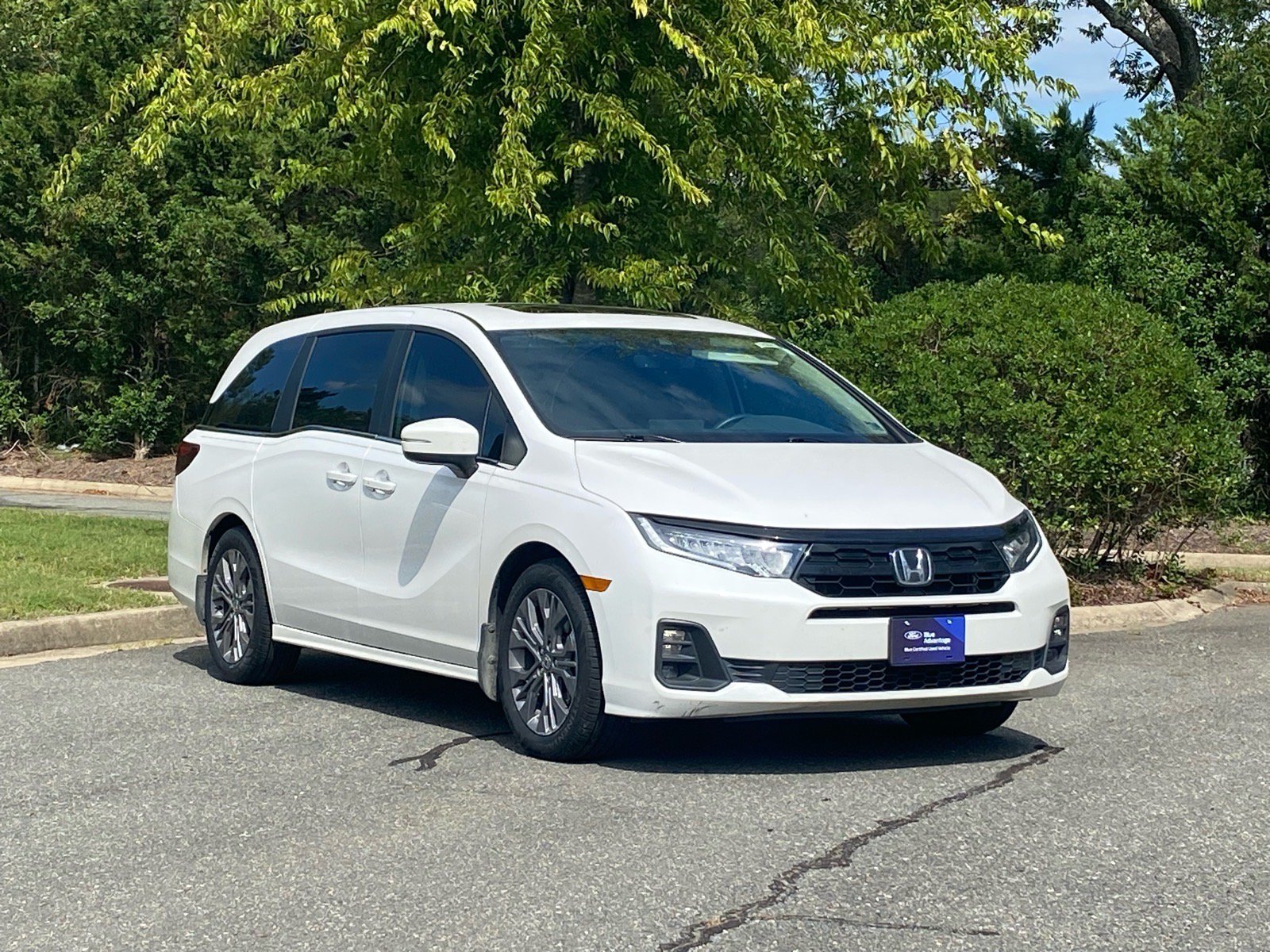 Used 2025 Honda Odyssey Touring image 2