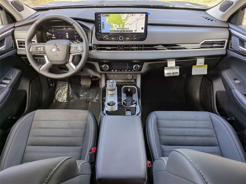 New 2026 Mitsubishi Outlander SE image 16