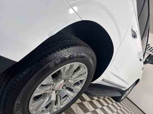Used 2024 GMC Yukon Denali image 36