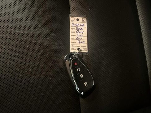 Used 2025 Chevrolet Trax ACTIV FWD image 36