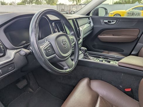 Used 2019 Volvo XC60 T5 Momentum w/ Premium Package image 9