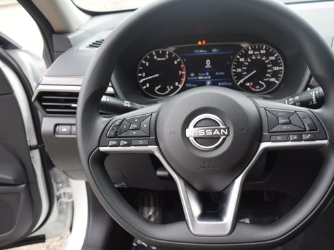 Used 2023 Nissan Altima 2.5 SV AWD/4WD image 15