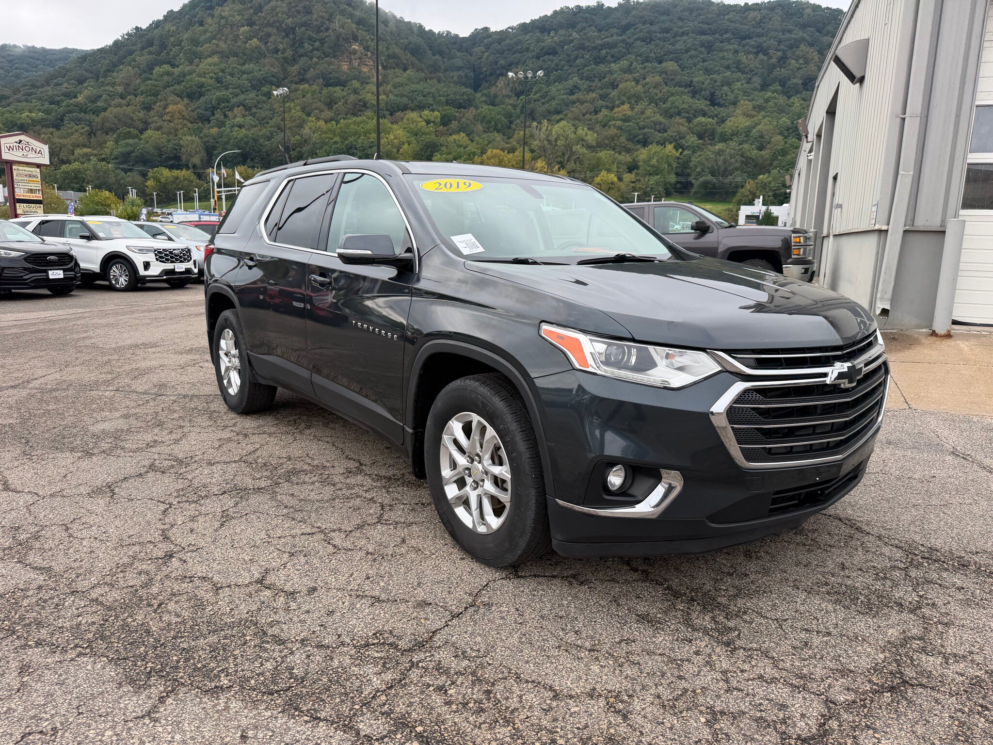 Used 2019 Chevrolet Traverse LT w/ LPO, Floor Liner Package AWD/4WD image 2