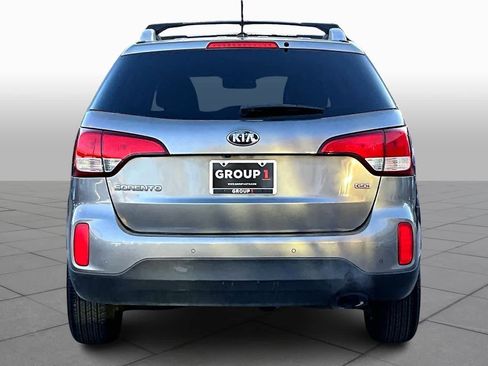 Used 2014 Kia Sorento LX image 4