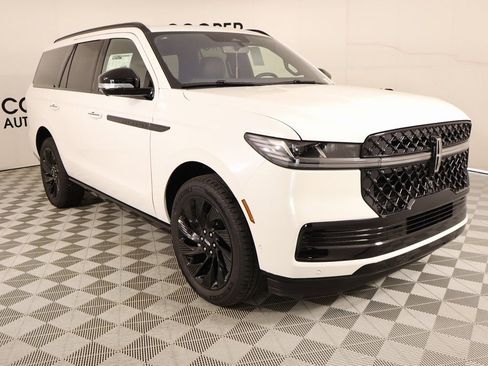 New 2025 Lincoln Navigator Reserve w/ Jet Appearance Package AWD/4WD image 1