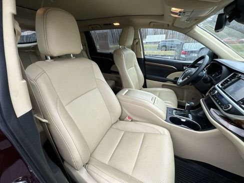 Certified 2019 Toyota Highlander Limited Platinum image 29