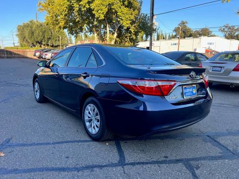 Used 2016 Toyota Camry LE image 5