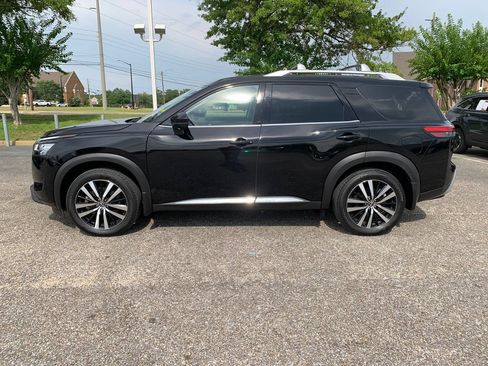 Used 2024 Nissan Pathfinder Platinum FWD image 5