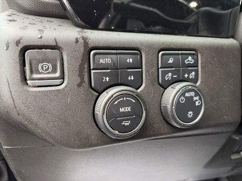Used 2022 Chevrolet Silverado 1500 LT AWD/4WD image 18