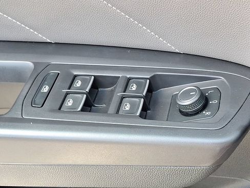 Used 2022 Volkswagen Atlas SE w/ Black Wheel Package FWD image 23