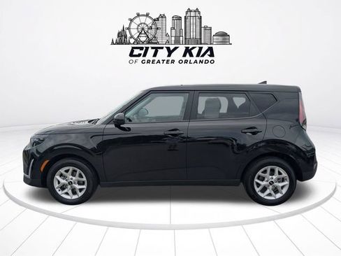 Certified 2025 Kia Soul LX w/ LX Technology Package FWD image 3