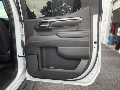 Used 2025 GMC Sierra 1500 AT4 w/ AT4 Premium Package AWD/4WD image 5