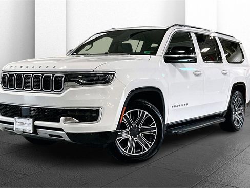 Used 2024 Jeep Wagoneer L Series II w/ Flexible Seating Group image 12