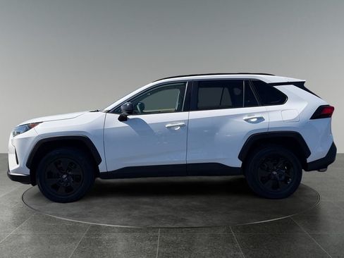 Used 2019 Toyota RAV4 LE FWD image 4