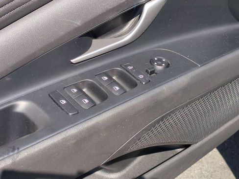 Used 2025 Hyundai Elantra SEL FWD image 13