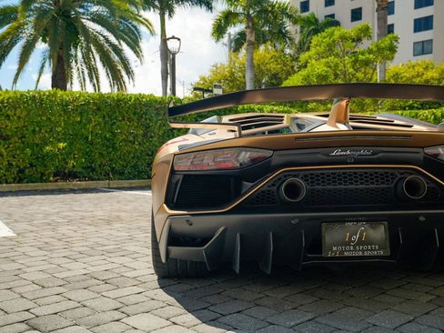 Used 2020 Lamborghini Aventador SVJ image 24