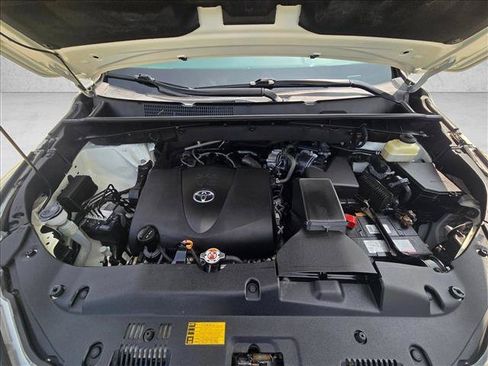 Used 2018 Toyota Highlander XLE FWD image 22