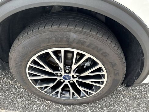 Used 2024 Ford Escape SE image 12