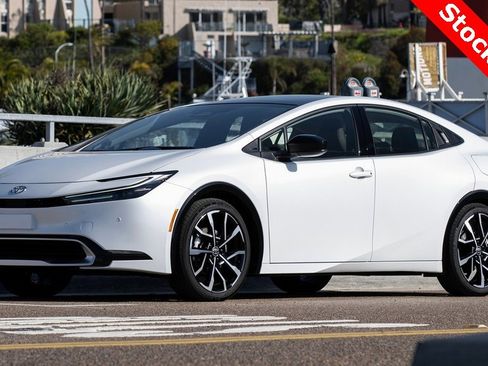 Used 2024 Toyota Prius LE image 1