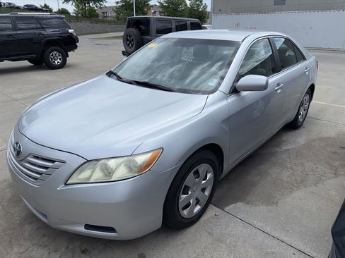 Used 2007 Toyota Camry LE FWD image 2