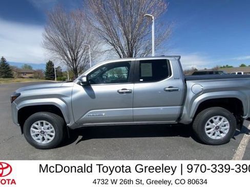 Used 2024 Toyota Tacoma SR5 AWD/4WD image 5