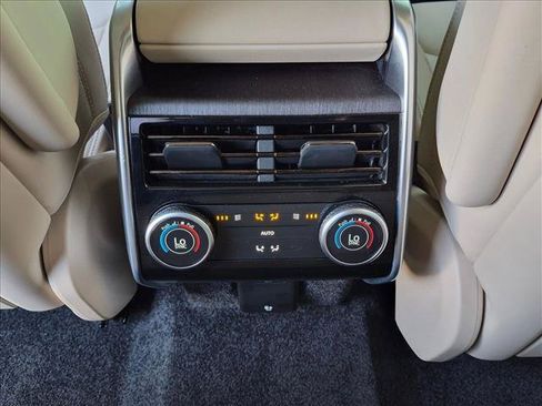 Used 2024 Land Rover Range Rover SE AWD/4WD image 18