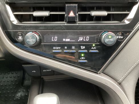 Used 2022 Toyota Camry SE FWD image 20