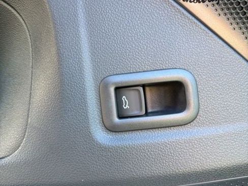 New 2026 Volkswagen Tiguan SE R-Line image 19