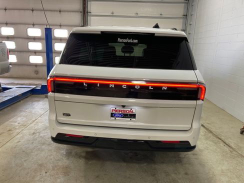 Used 2025 Lincoln Navigator L Reserve w/ Jet Appearance Package image 15