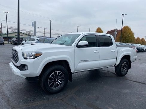 Used 2023 Toyota Tacoma TRD Sport image 3