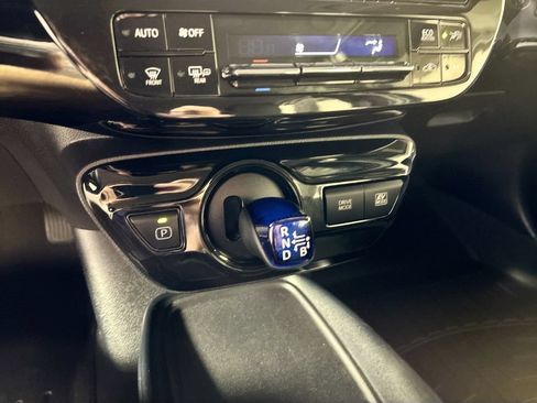 Used 2021 Toyota Prius LE FWD image 17