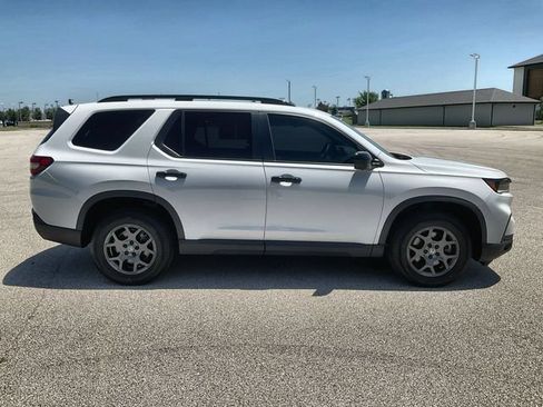 Used 2025 Honda Pilot TrailSport image 13