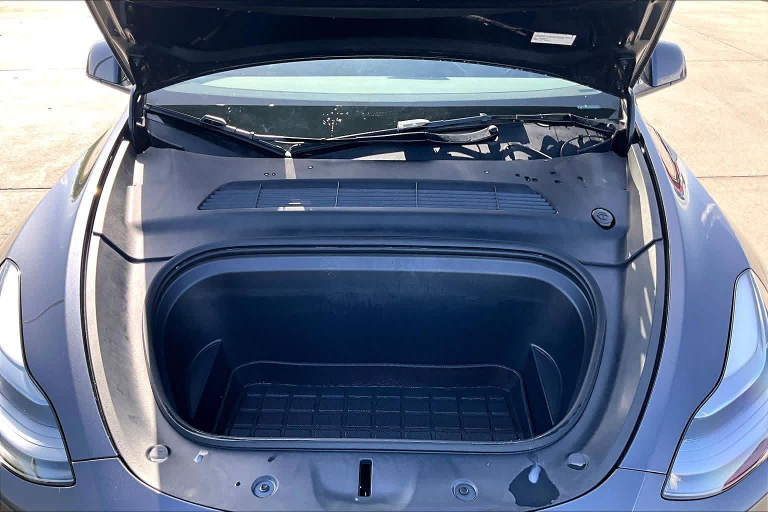 Used 2025 Tesla Model Y Long Range RWD image 29