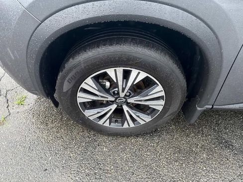 Used 2022 Nissan Rogue SV image 14