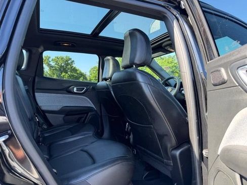 Used 2023 Jeep Compass Latitude w/ Sun and Sound Group AWD/4WD image 6