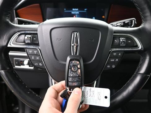 Used 2024 Lincoln Navigator Premiere AWD/4WD image 29