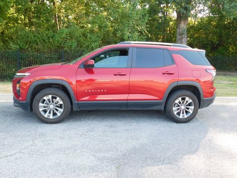 Used 2025 Chevrolet Equinox LT w/ Convenience Package II FWD image 9